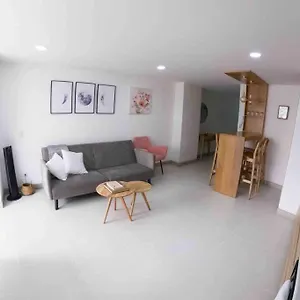 Apartamento New Apto In Convenient Location With Parking, Medellín